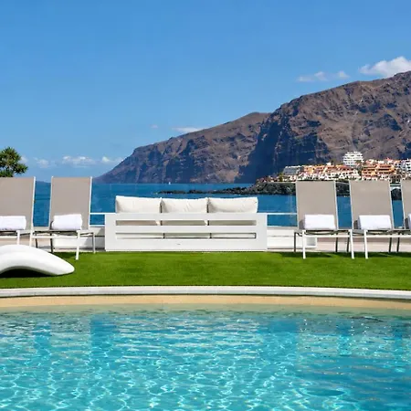 Villa White Octopus