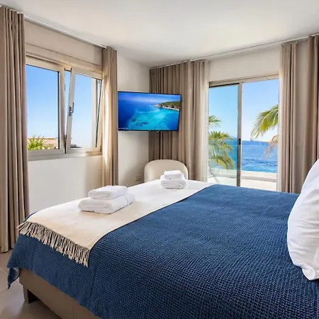 Villa White Octopus *