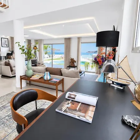 Villa White Octopus
