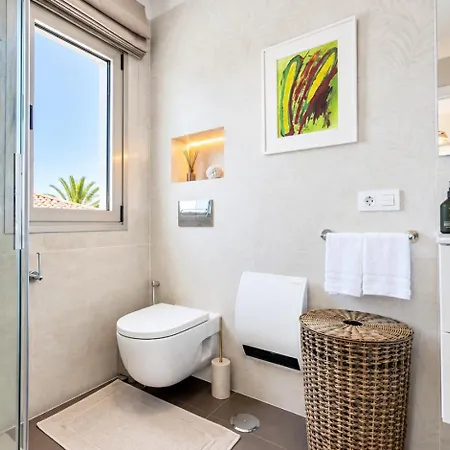 Villa White Octopus *