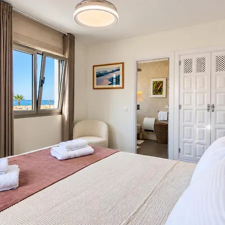 Villa White Octopus *